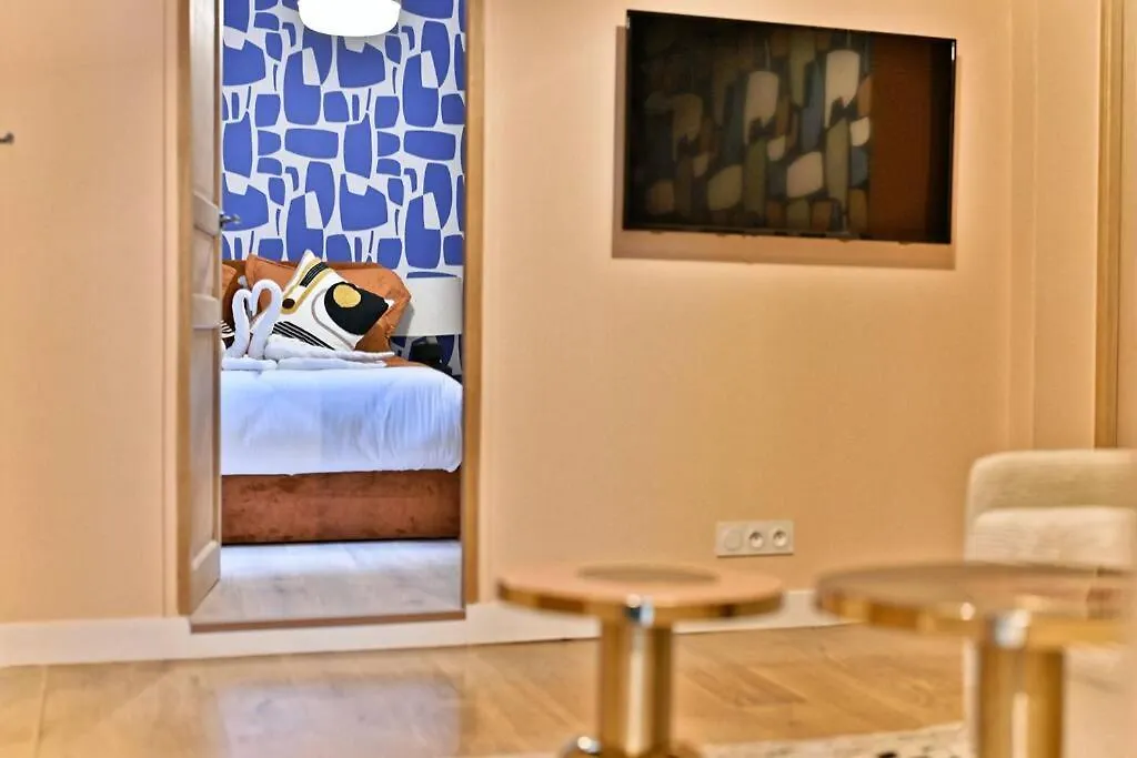 Appartement 3 Chambres Paris 2Eme - II 0*,