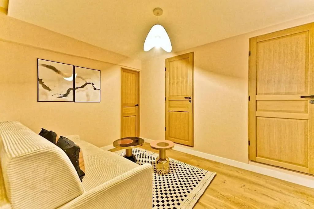 Appartement 3 Chambres Paris 2Eme - II 0*,  France