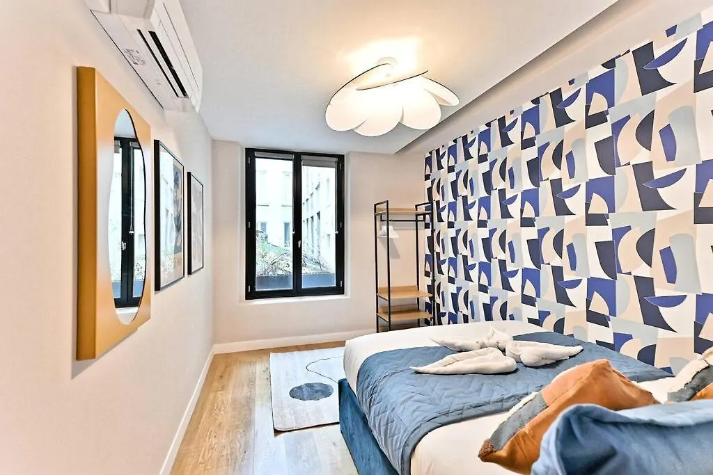 Appartement 3 Chambres Paris 2Eme - II 0*,  France