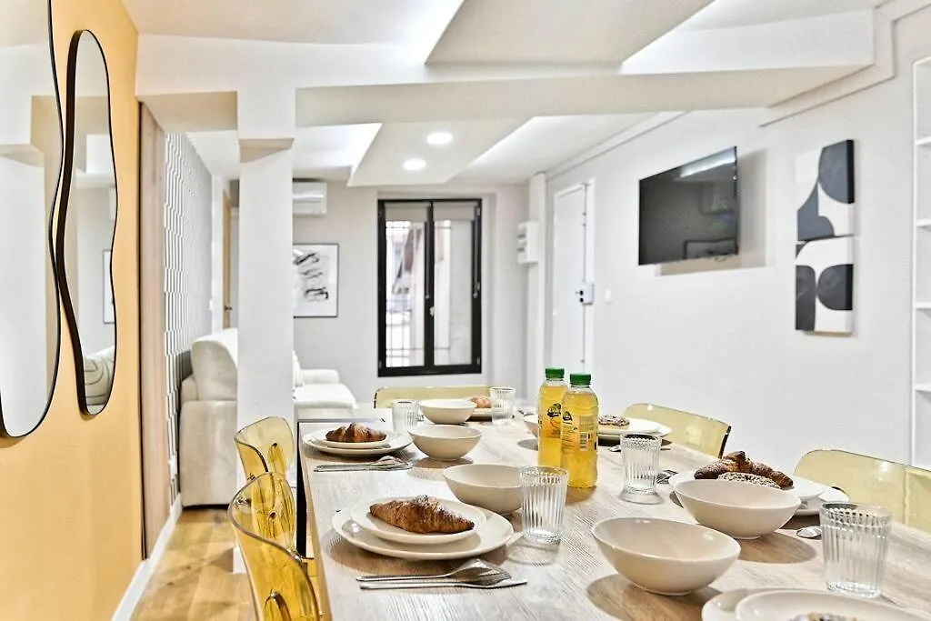 Appartement 3 Chambres Paris 2Eme - II 0*,  France